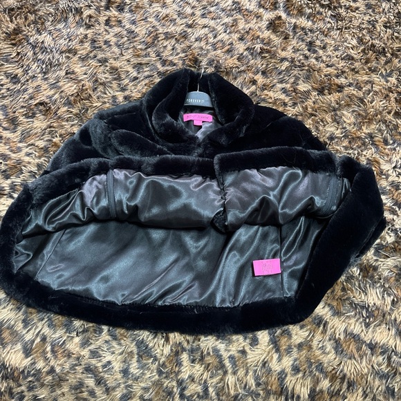 Betsey Johnson Black Faux Fur Cape - Picture 4 of 8